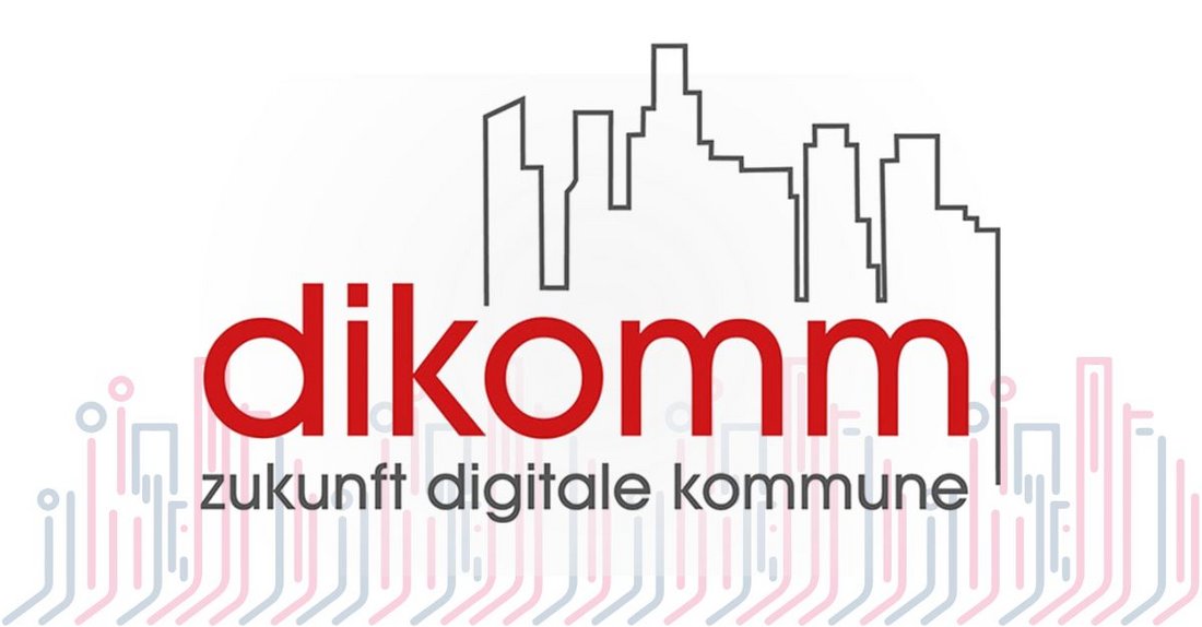 Logo der dikomm 2026 vor einem abstraktem Hintergrund